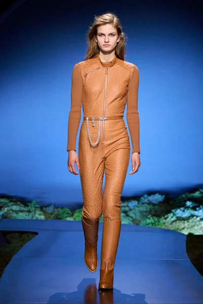 Look 7